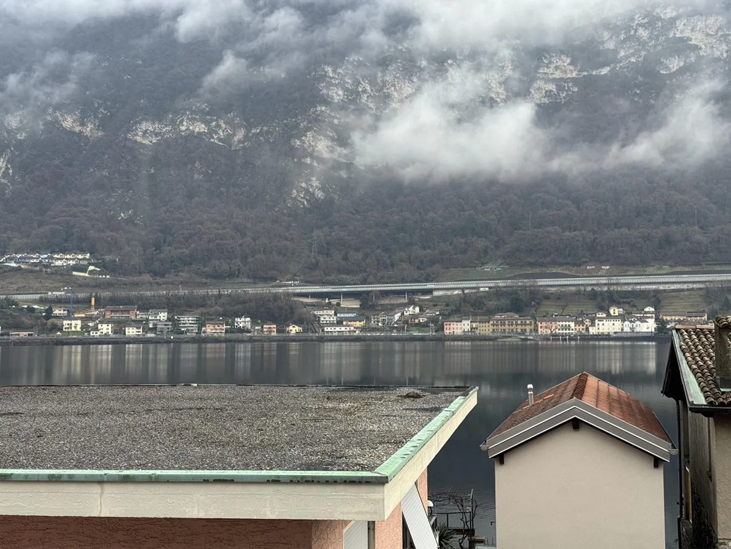 3.5 modern rooms in a villa with lake view - Photo 24 of 30