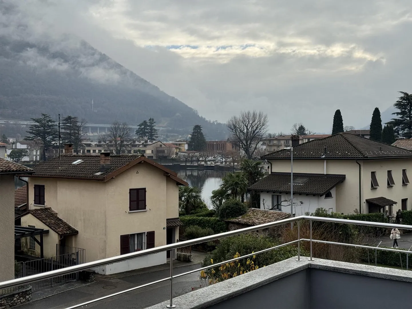 3.5 modern rooms in a villa with lake view - Photo 25 of 30