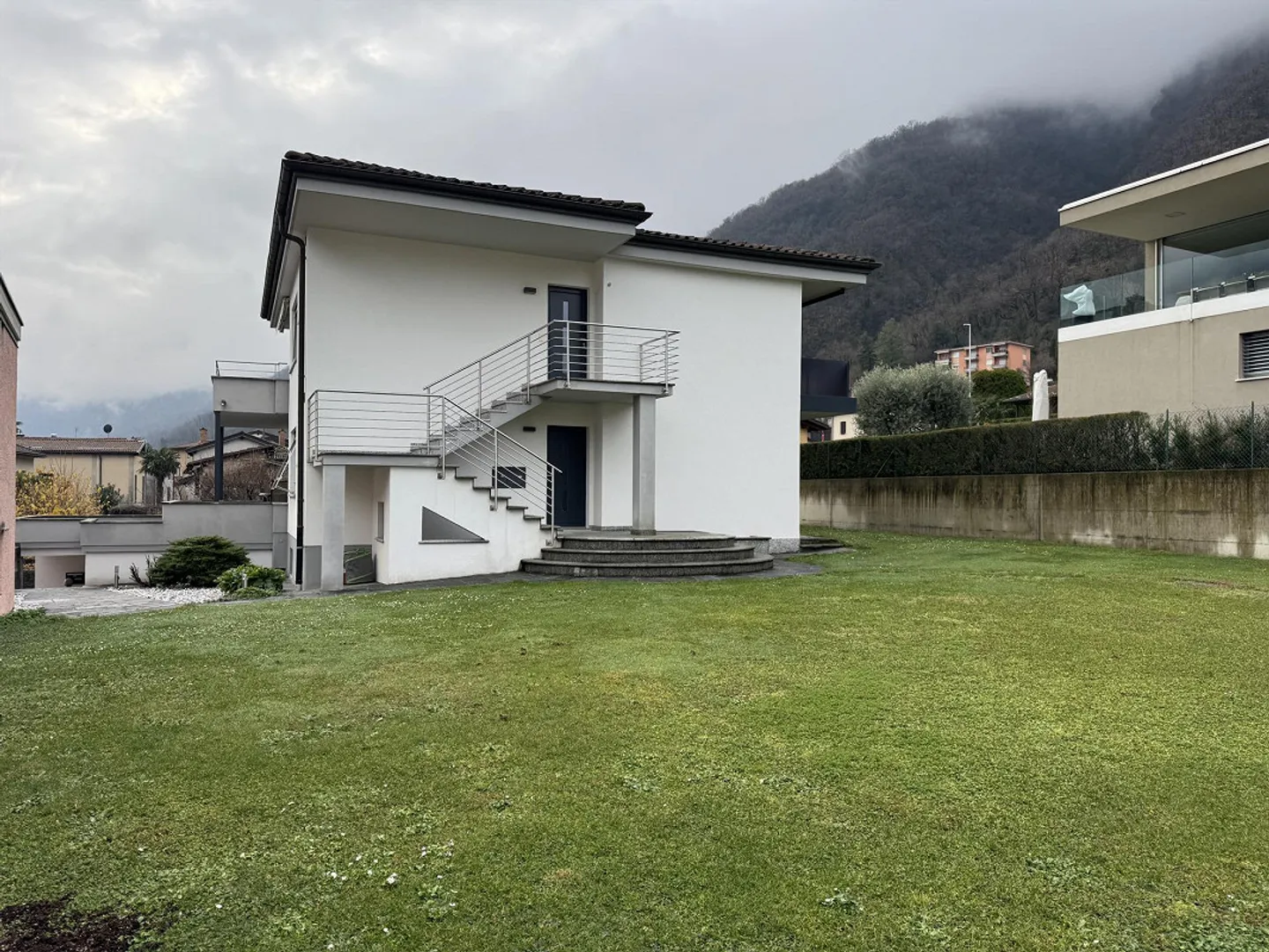 3.5 modern rooms in a villa with lake view - Photo 29 of 30