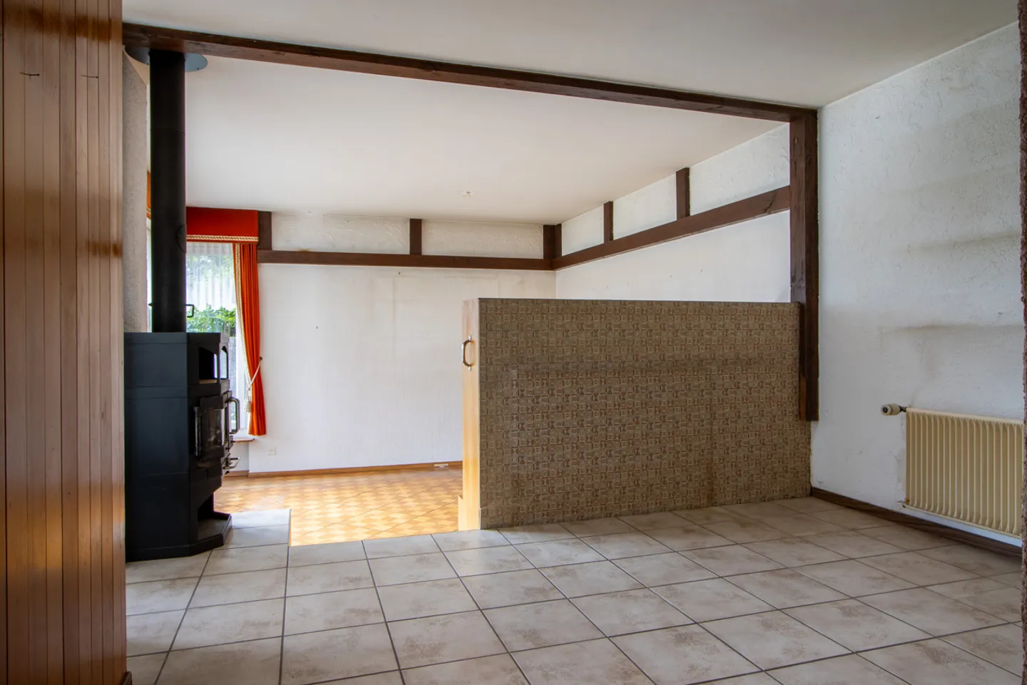 4.5-Room Mid-Terrace House with Lake View and Lots of Potential - Photo 4 of 22