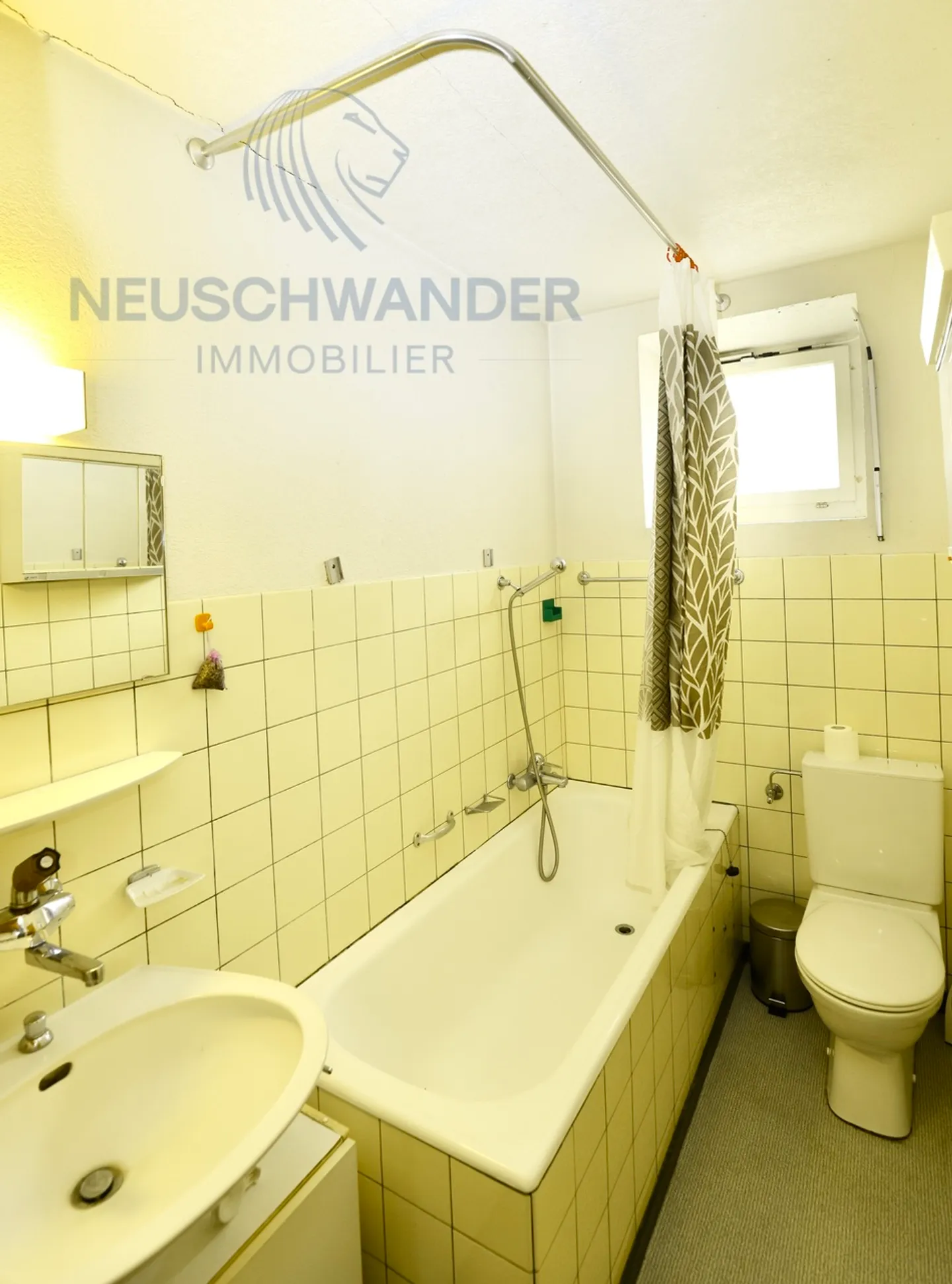 «Immeuble bien situé de trois appartements à rénover.» - Photo 10 sur 18