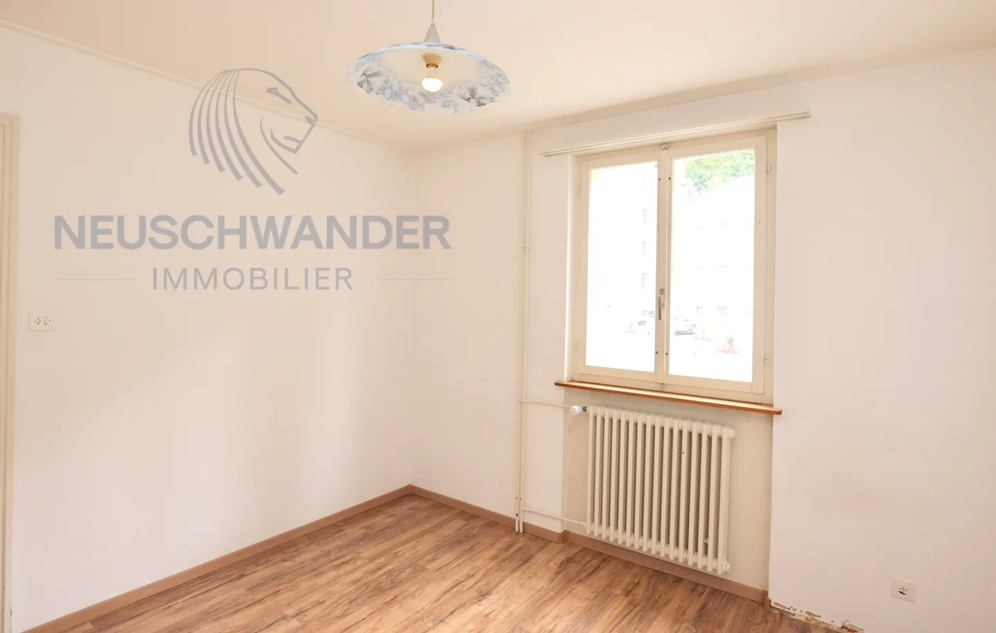 «Immeuble bien situé de trois appartements à rénover.» - Photo 11 sur 18