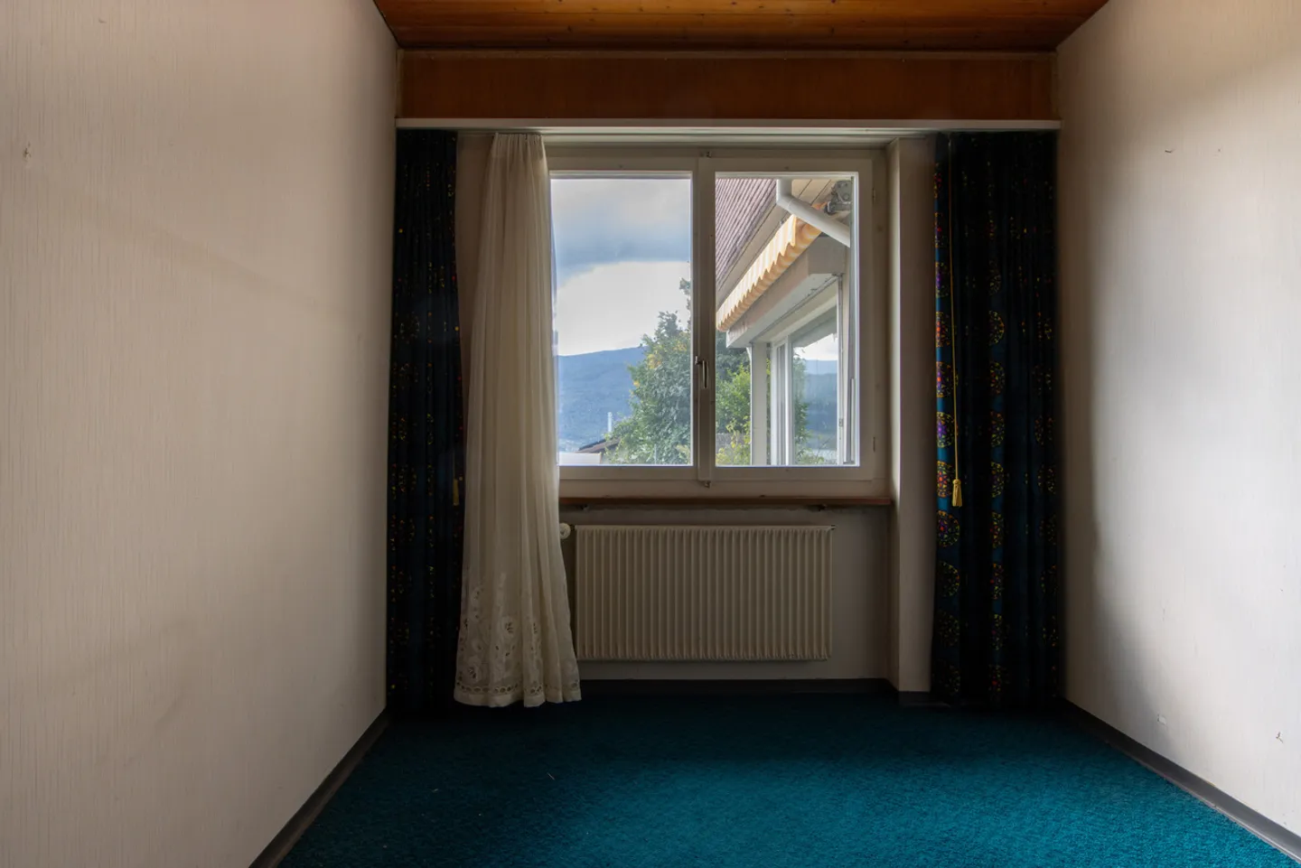 4.5-Room Mid-Terrace House with Lake View and Lots of Potential - Photo 10 of 22