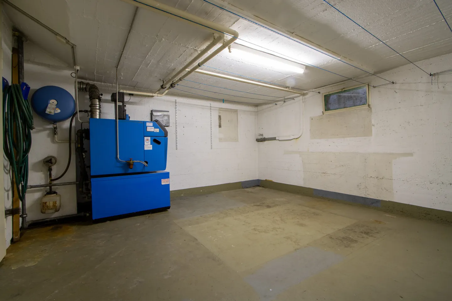 4.5-Room Mid-Terrace House with Lake View and Lots of Potential - Photo 16 of 22