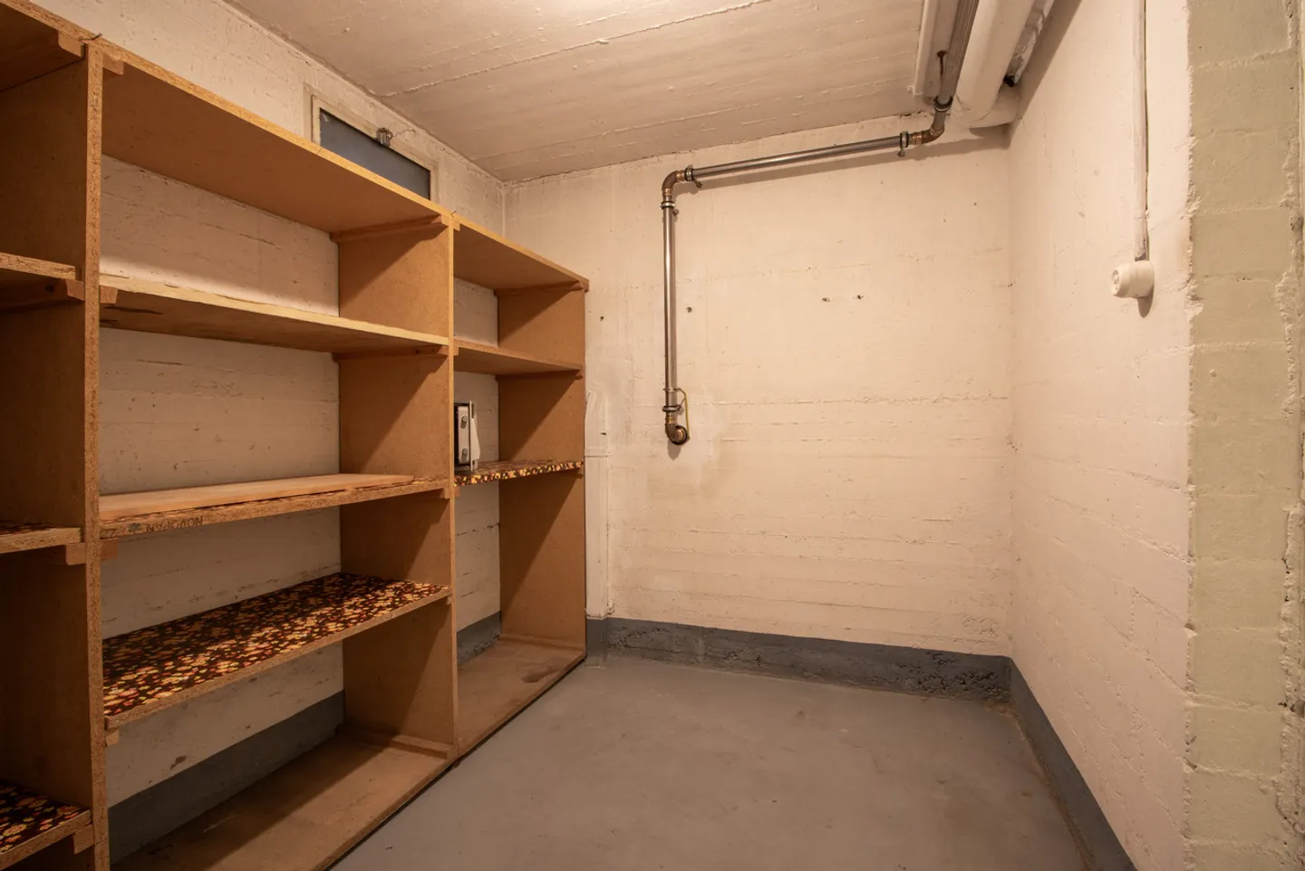 4.5-Room Mid-Terrace House with Lake View and Lots of Potential - Photo 20 of 22