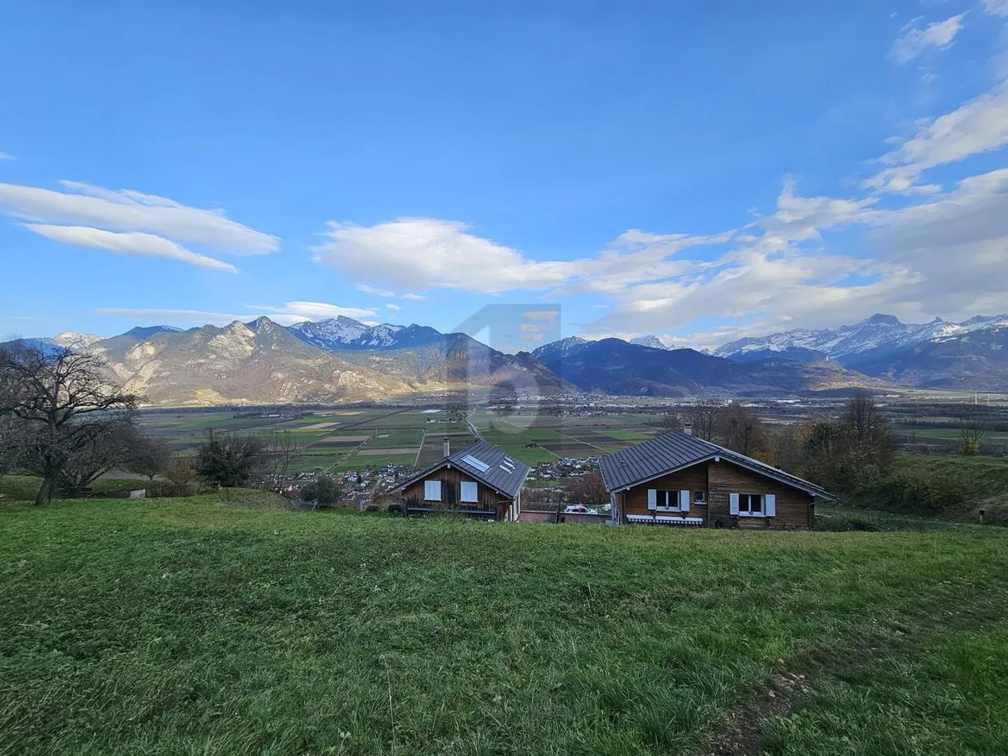 TRÈS ENSOLEILLÉ AVEC VUE SUR LES MONTAGNES - Foto 2 di 6