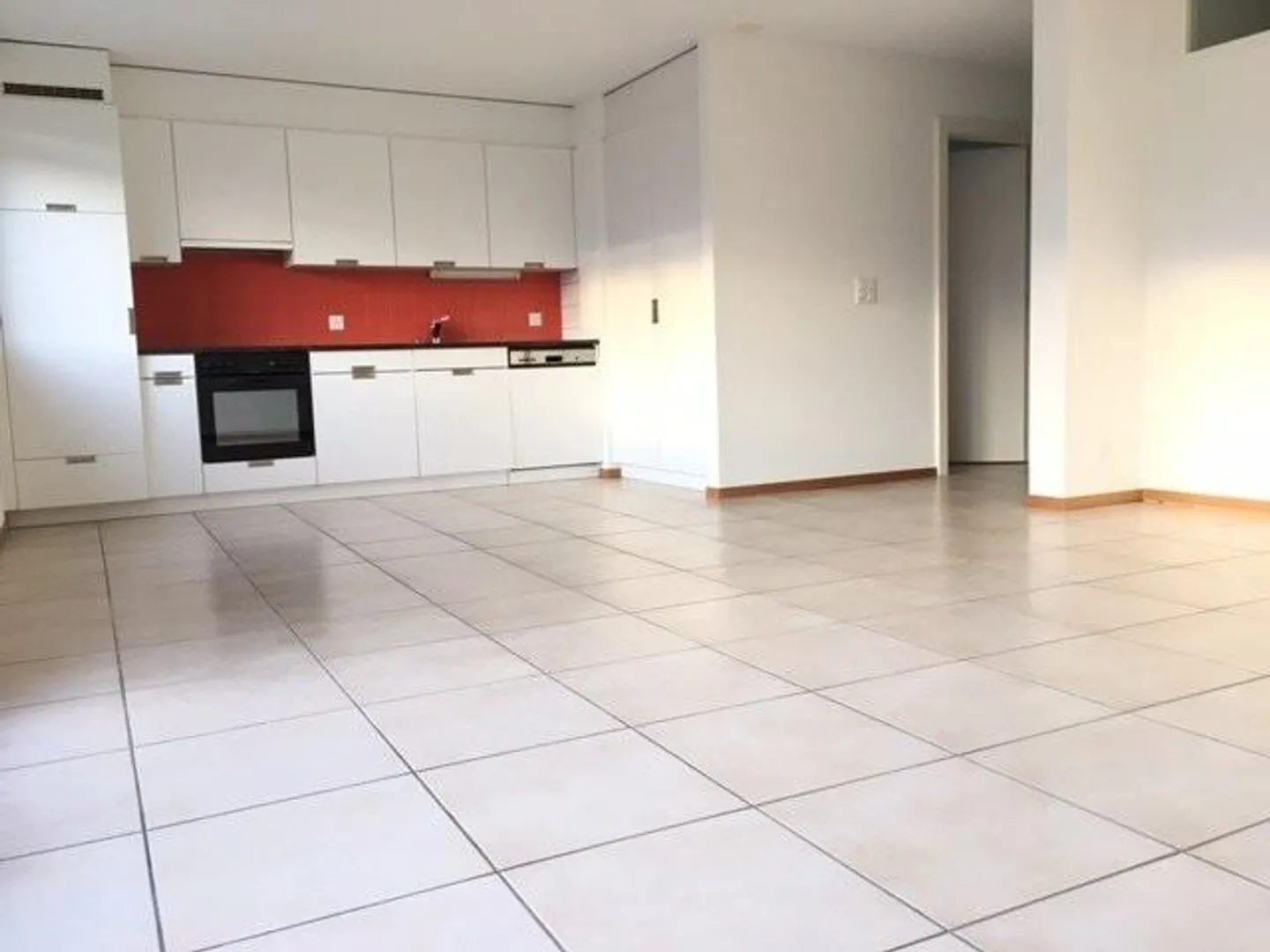 Appartamento spazioso situato in un contesto verdeggiante - Foto 2 di 10