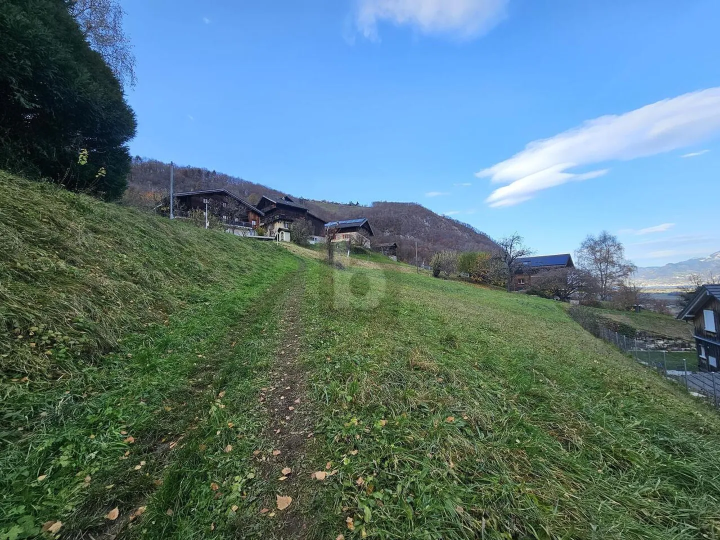 TRÈS ENSOLEILLÉ AVEC VUE SUR LES MONTAGNES - Foto 4 di 6