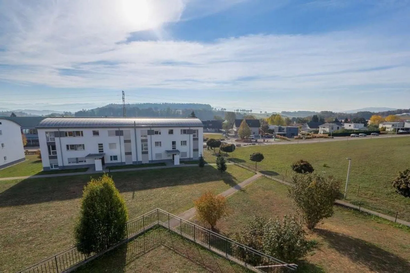 Appartamento spazioso situato in un contesto verdeggiante - Foto 9 di 10