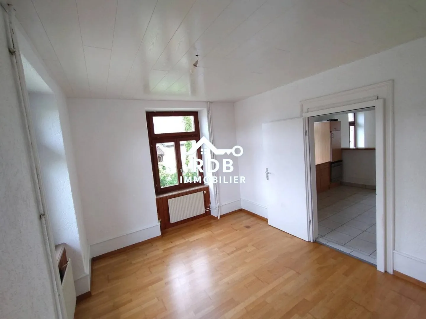 Assunzione del contratto di affitto Grande appartamento con 4 camere - Foto 5 di 11