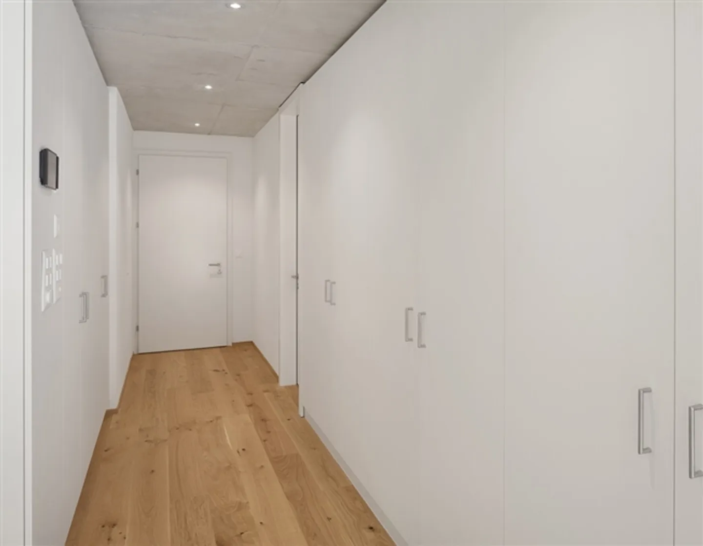 Great 3.5 Room Attic Apartment in Beautiful, Natural Neighborhood - Photo 7 of 8