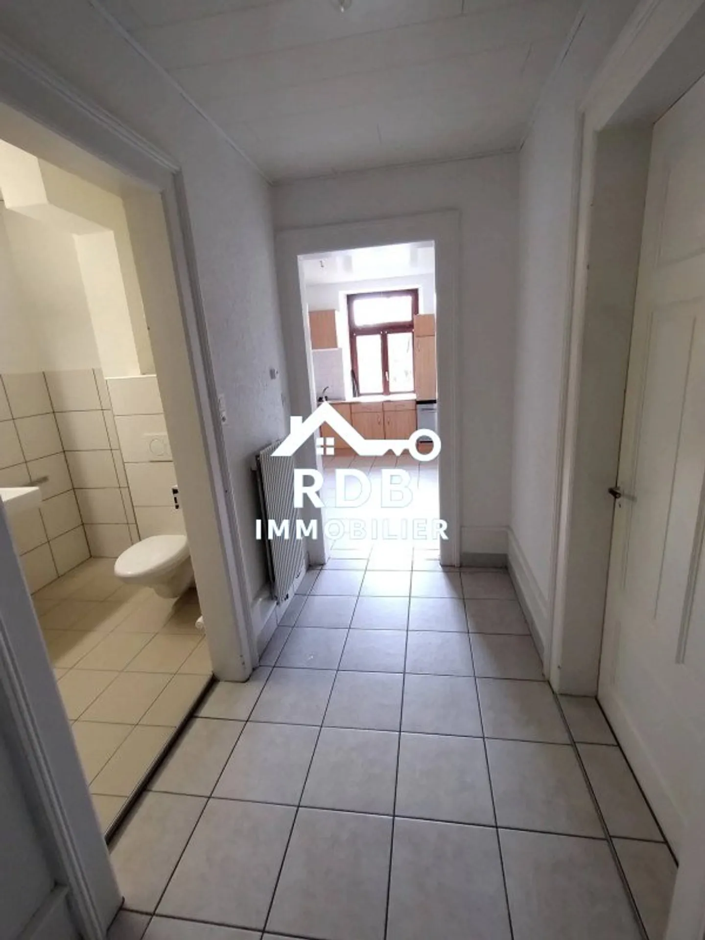 Assunzione del contratto di affitto Grande appartamento con 4 camere - Foto 9 di 11
