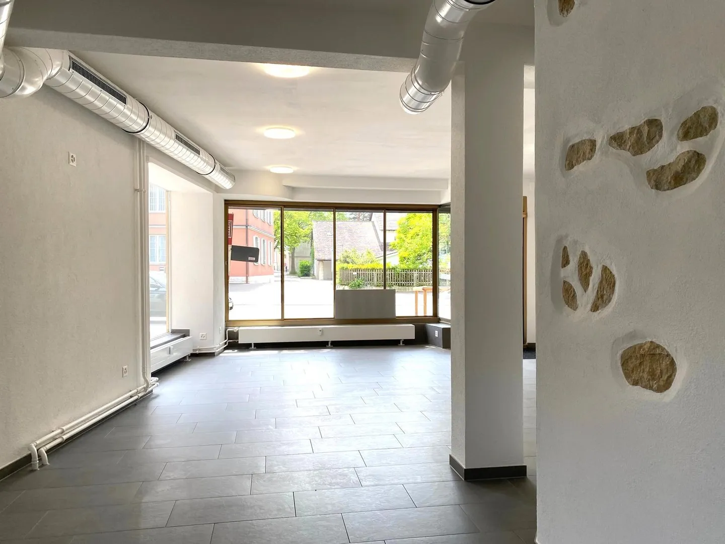 Beautiful commercial space in the center of Neuhausen - Photo 2 of 11