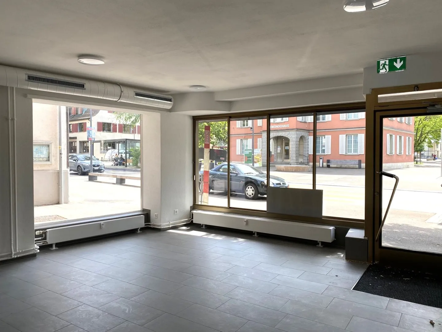 Beautiful commercial space in the center of Neuhausen - Photo 3 of 11