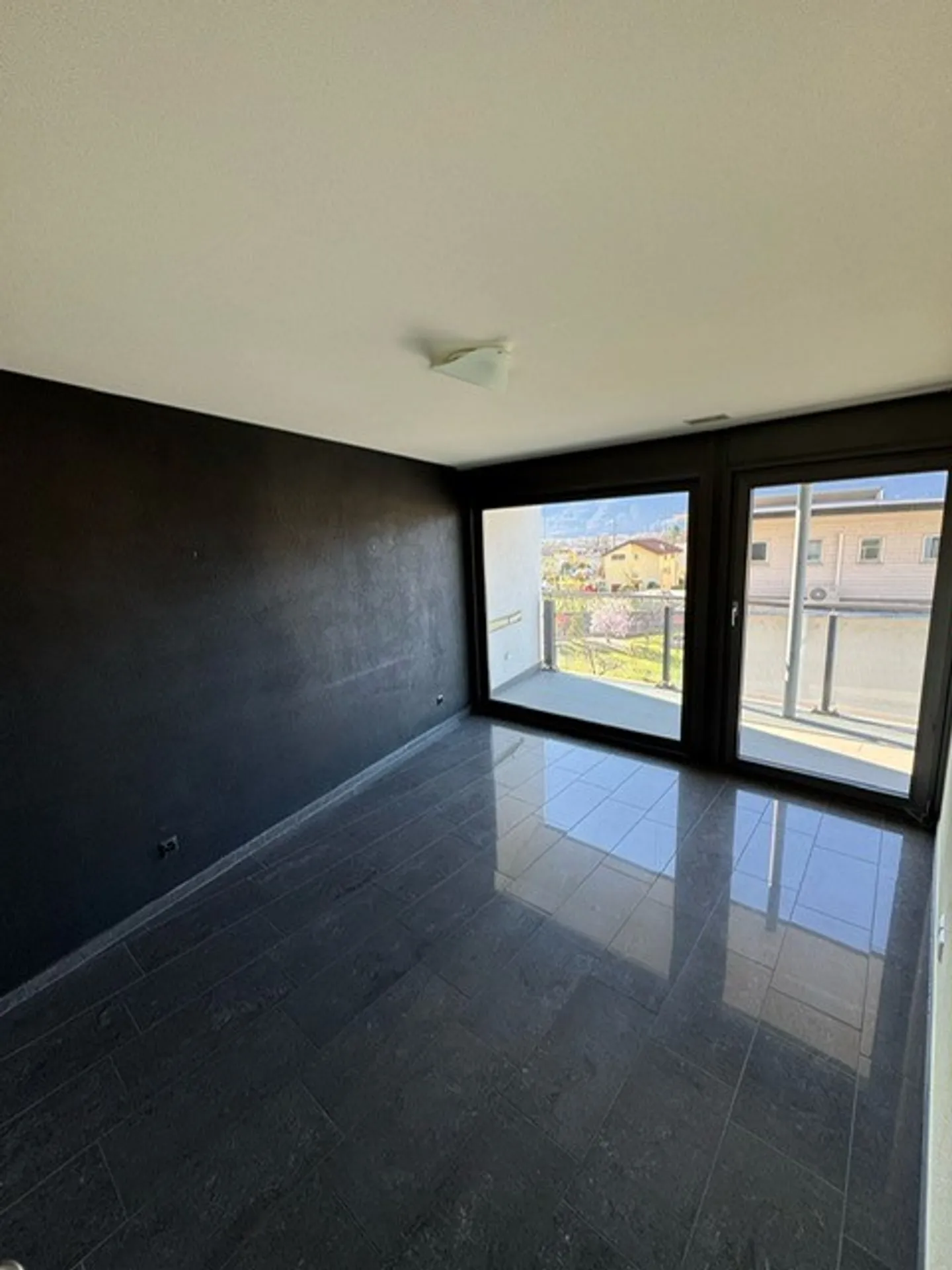 Modern 2-Room Apartment in Gordola (CHF 390,000 Apartment + CHF 30,000 Parking) - Photo 5 of 6