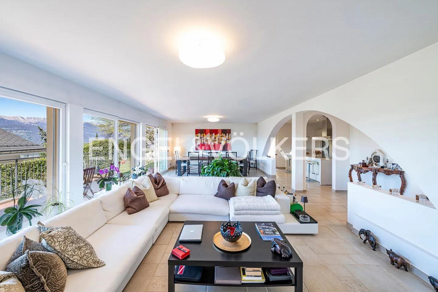 Villa con vista libera in una zona residenziale - Foto 2 di 13