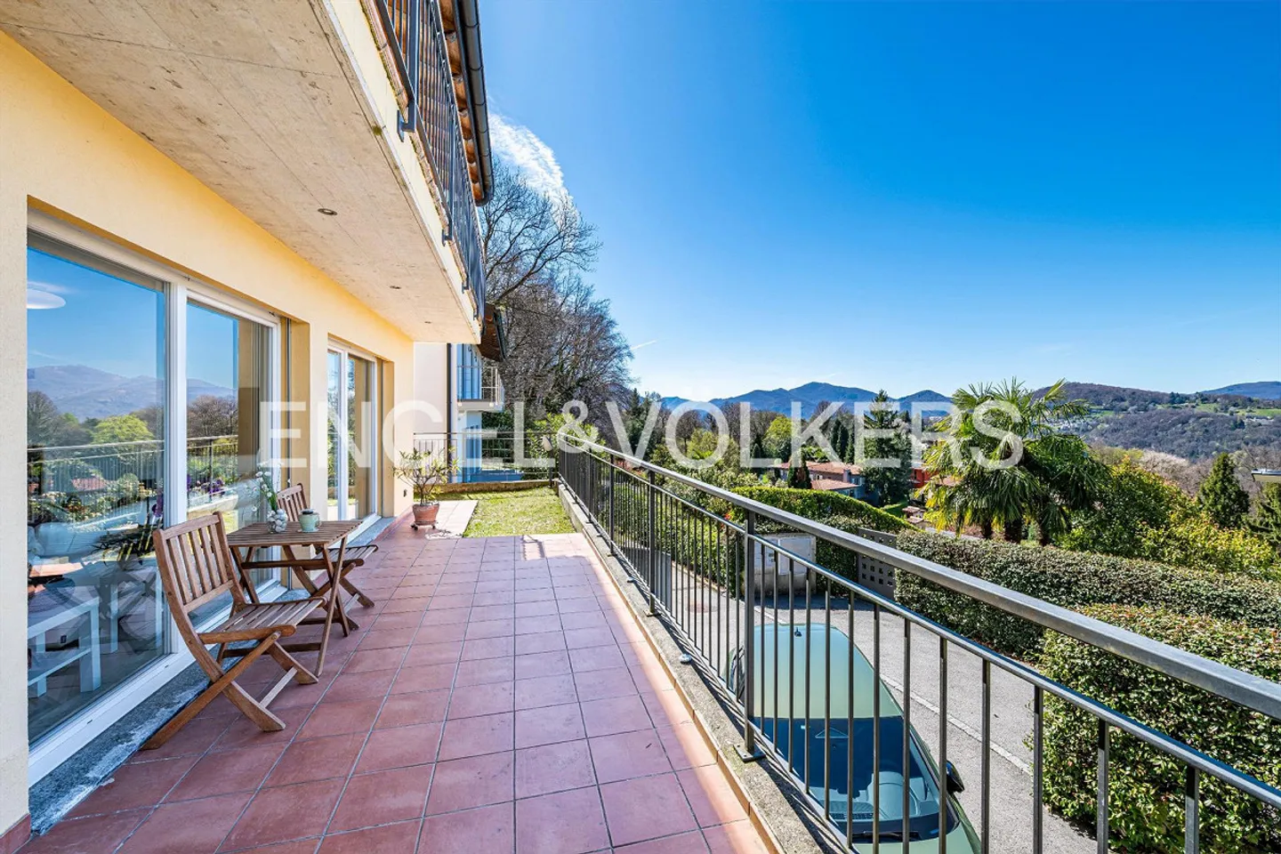 Villa con vista libera in una zona residenziale - Foto 3 di 13