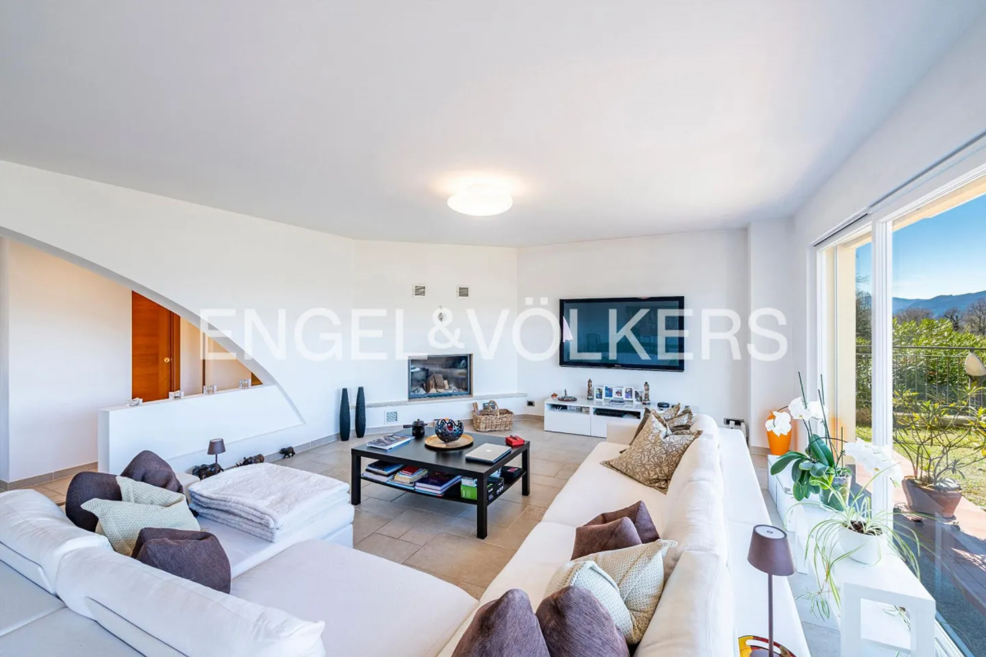 Villa con vista libera in una zona residenziale - Foto 4 di 13