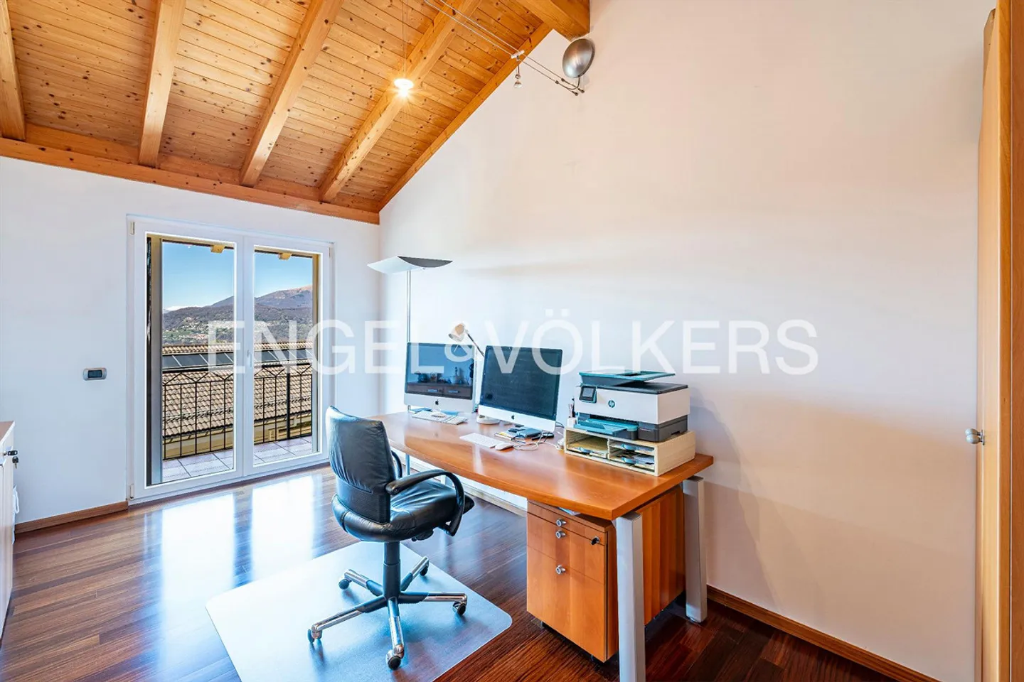 Villa con vista libera in una zona residenziale - Foto 9 di 13