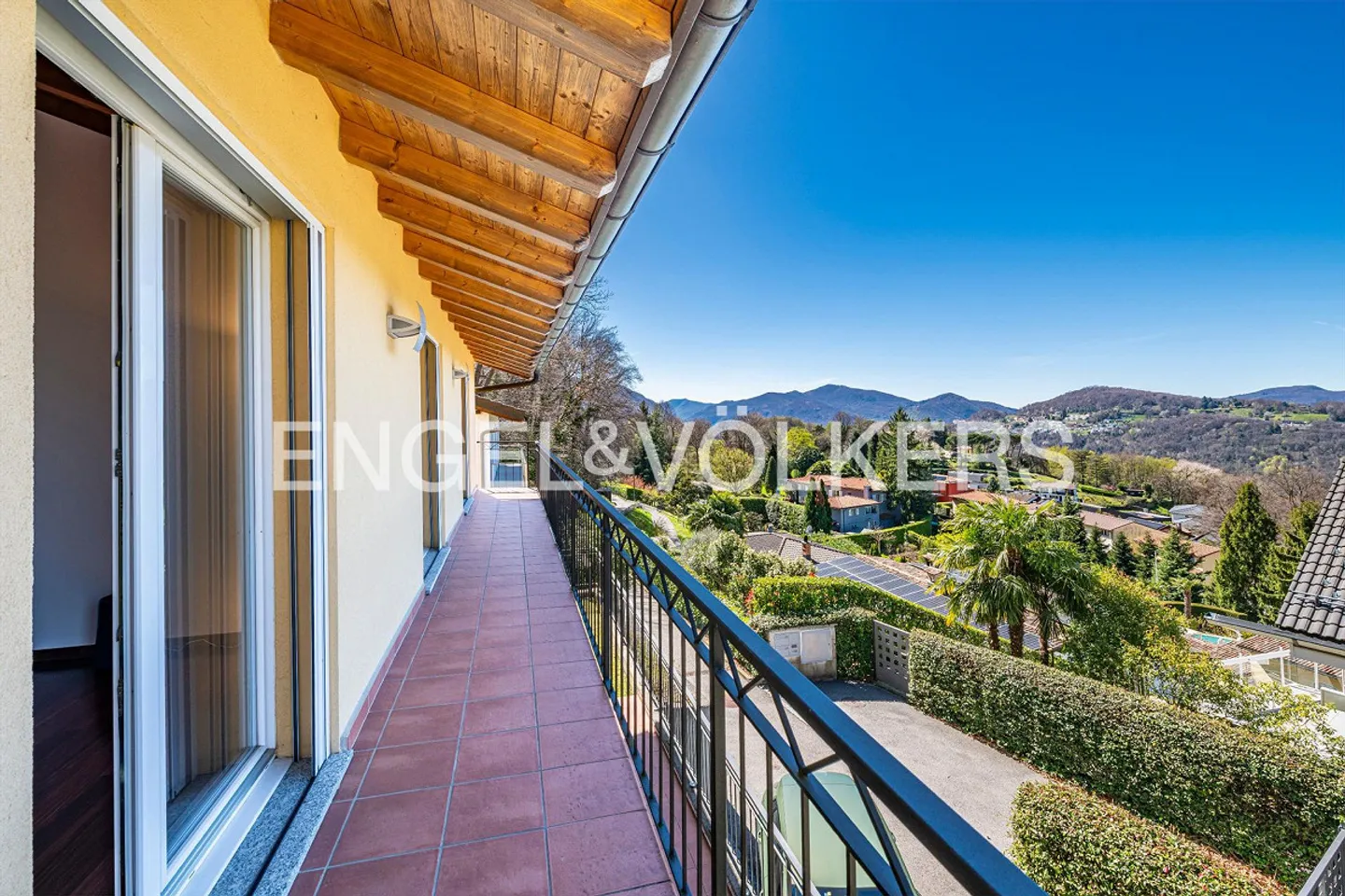 Villa con vista libera in una zona residenziale - Foto 11 di 13