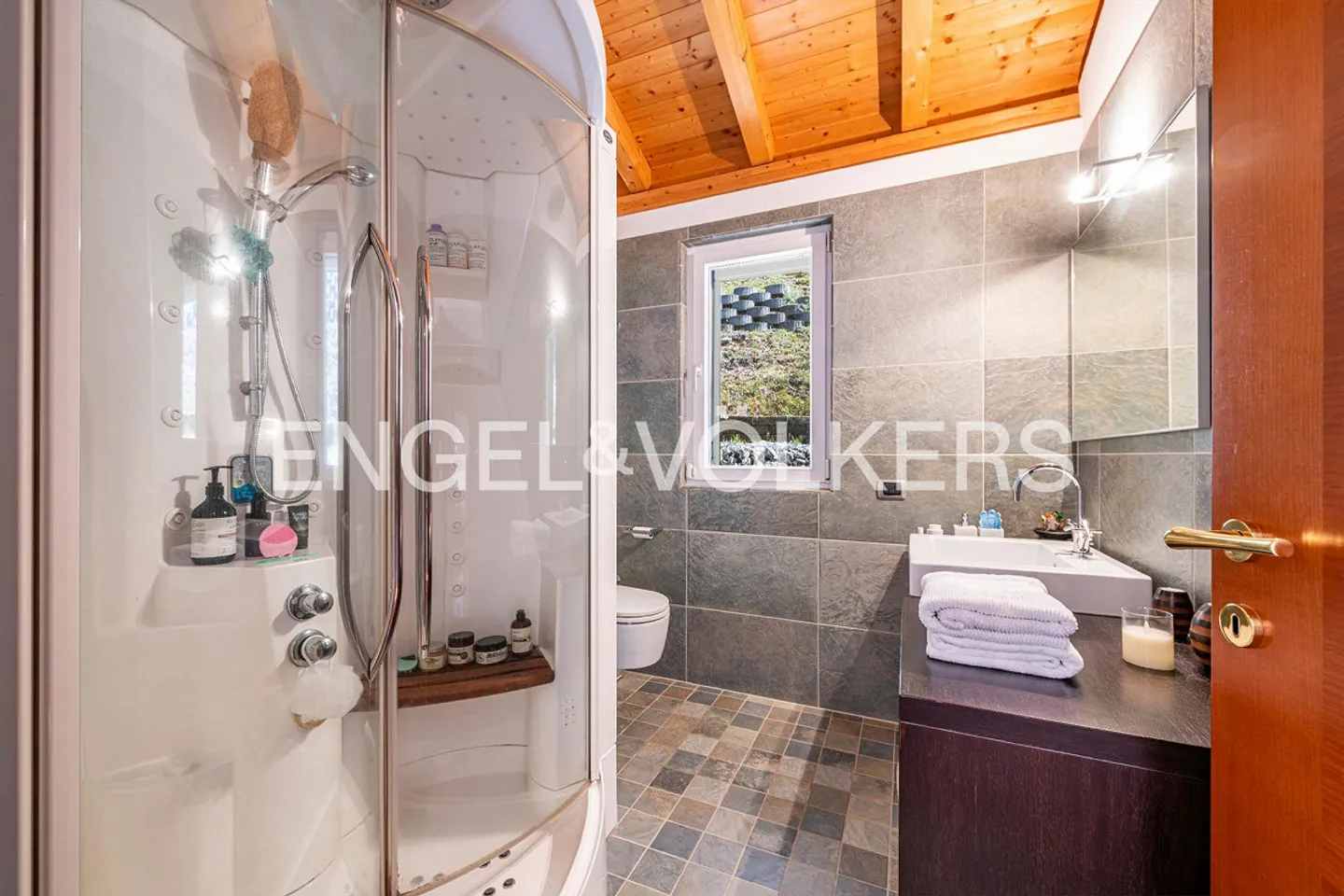 Villa con vista libera in una zona residenziale - Foto 12 di 13