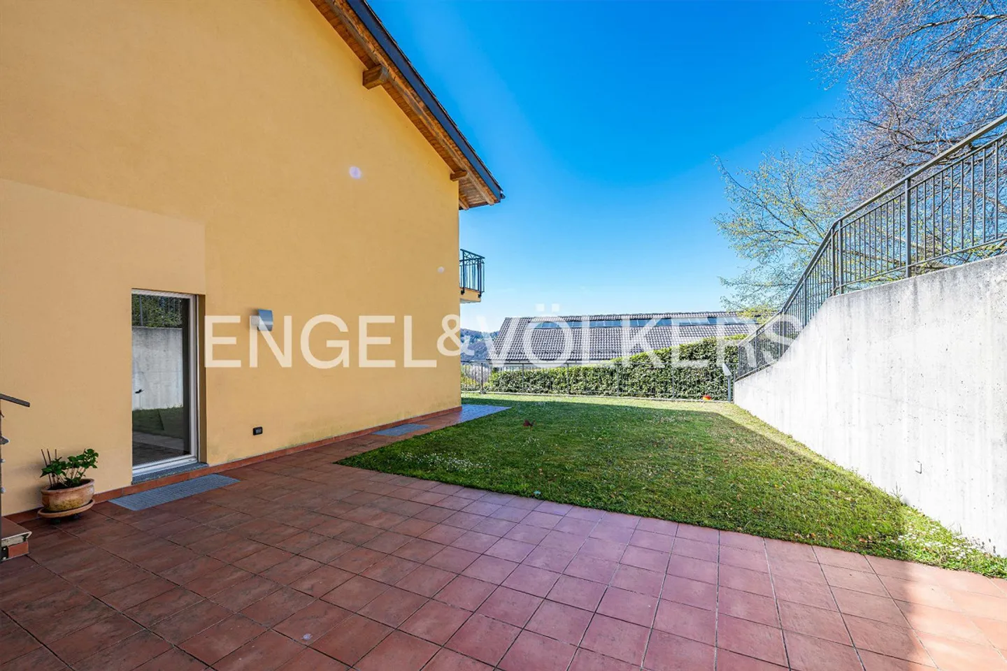 Villa con vista libera in una zona residenziale - Foto 13 di 13