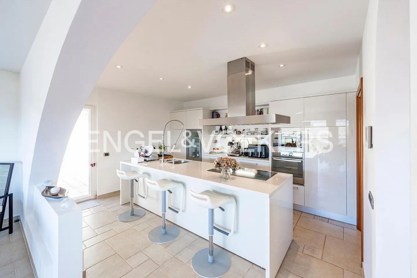 Villa con vista libera in una zona residenziale - Foto 6 di 13