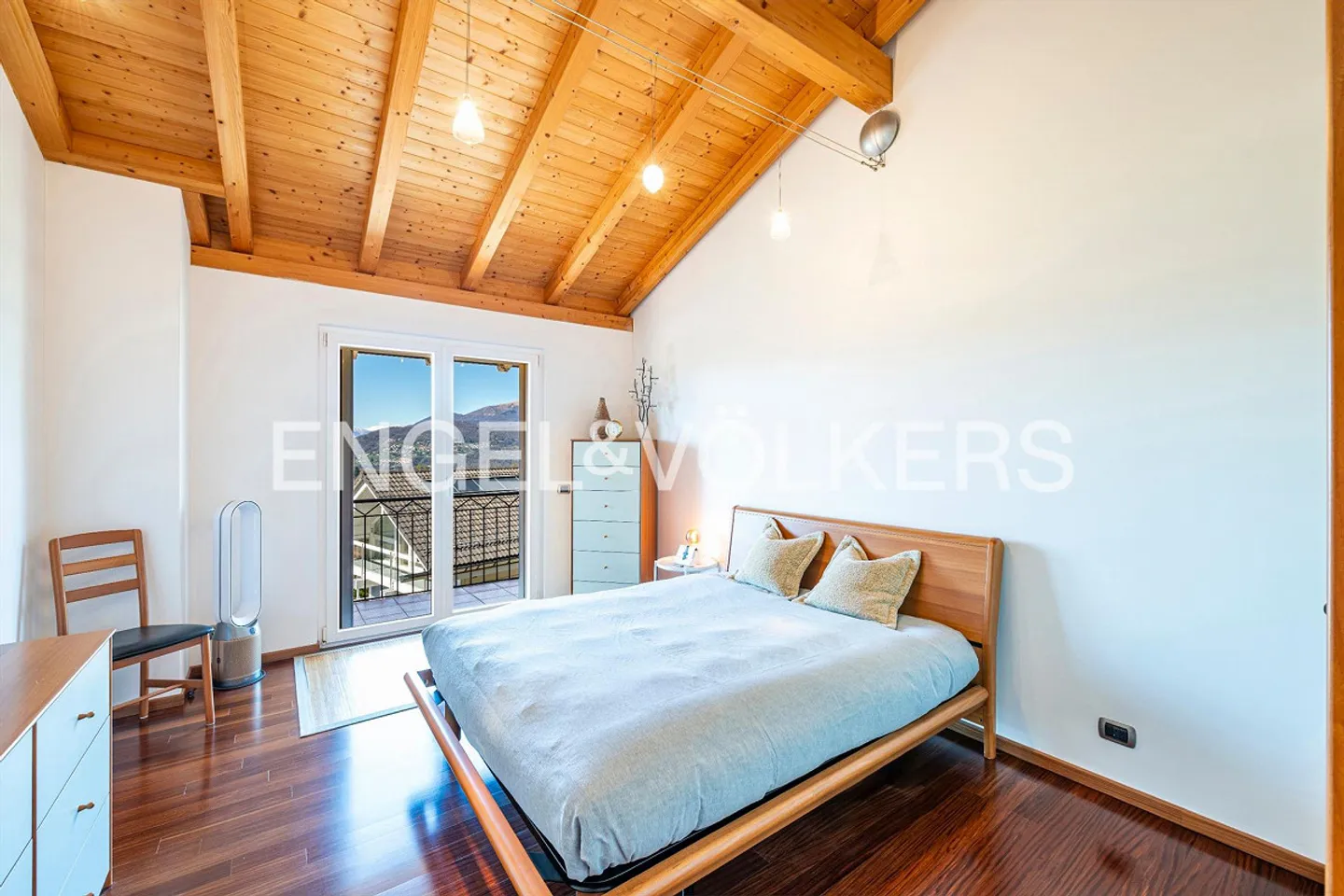 Villa con vista libera in una zona residenziale - Foto 7 di 13