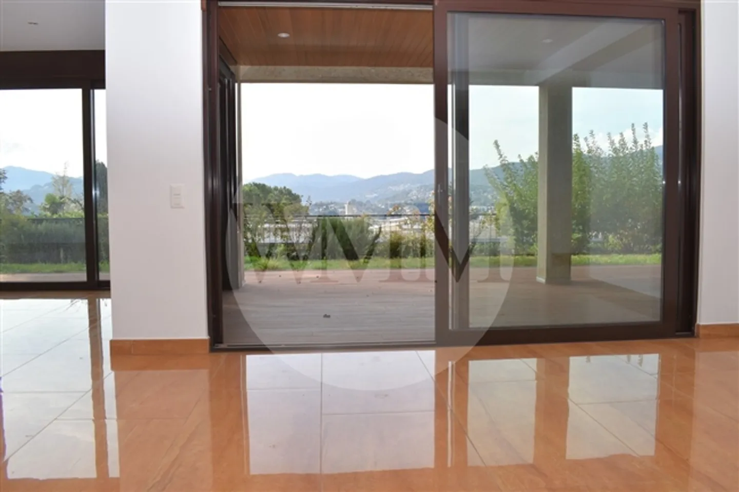 LARGE APARTMENT WITH GARDEN AND LAKE VIEW - Photo 2 of 7