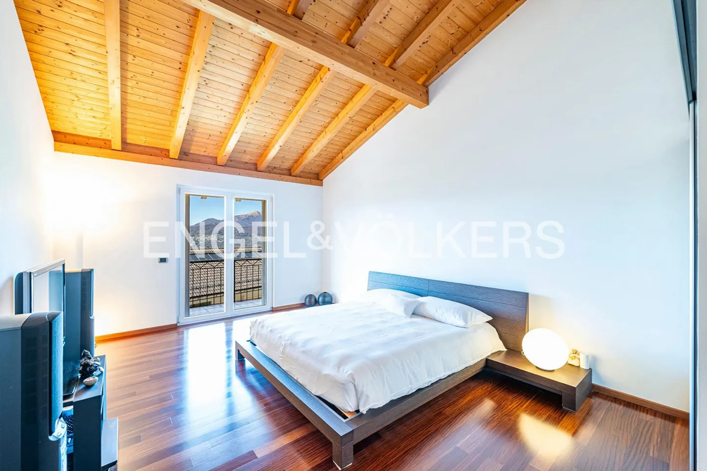 Villa con vista libera in una zona residenziale - Foto 8 di 13