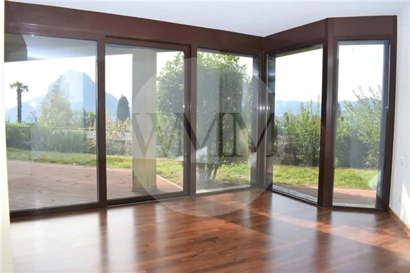 LARGE APARTMENT WITH GARDEN AND LAKE VIEW - Photo 3 of 7