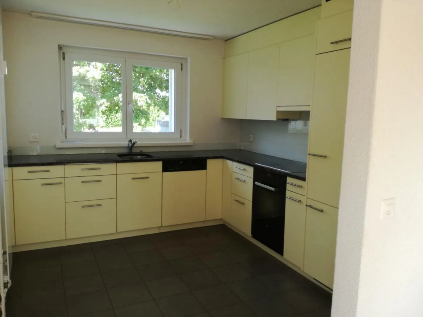 Grosszügige 4.5 Zimmer-Wohnung - Foto 2 von 9