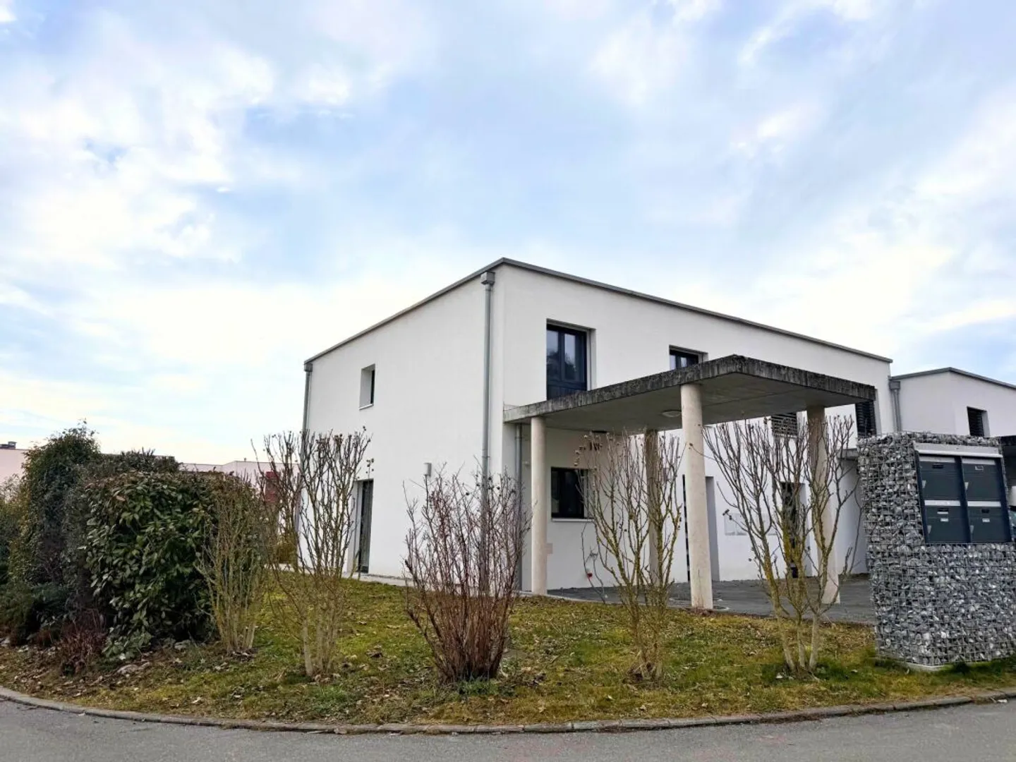 Villa Luminoso con Giardino - Foto 1 di 10