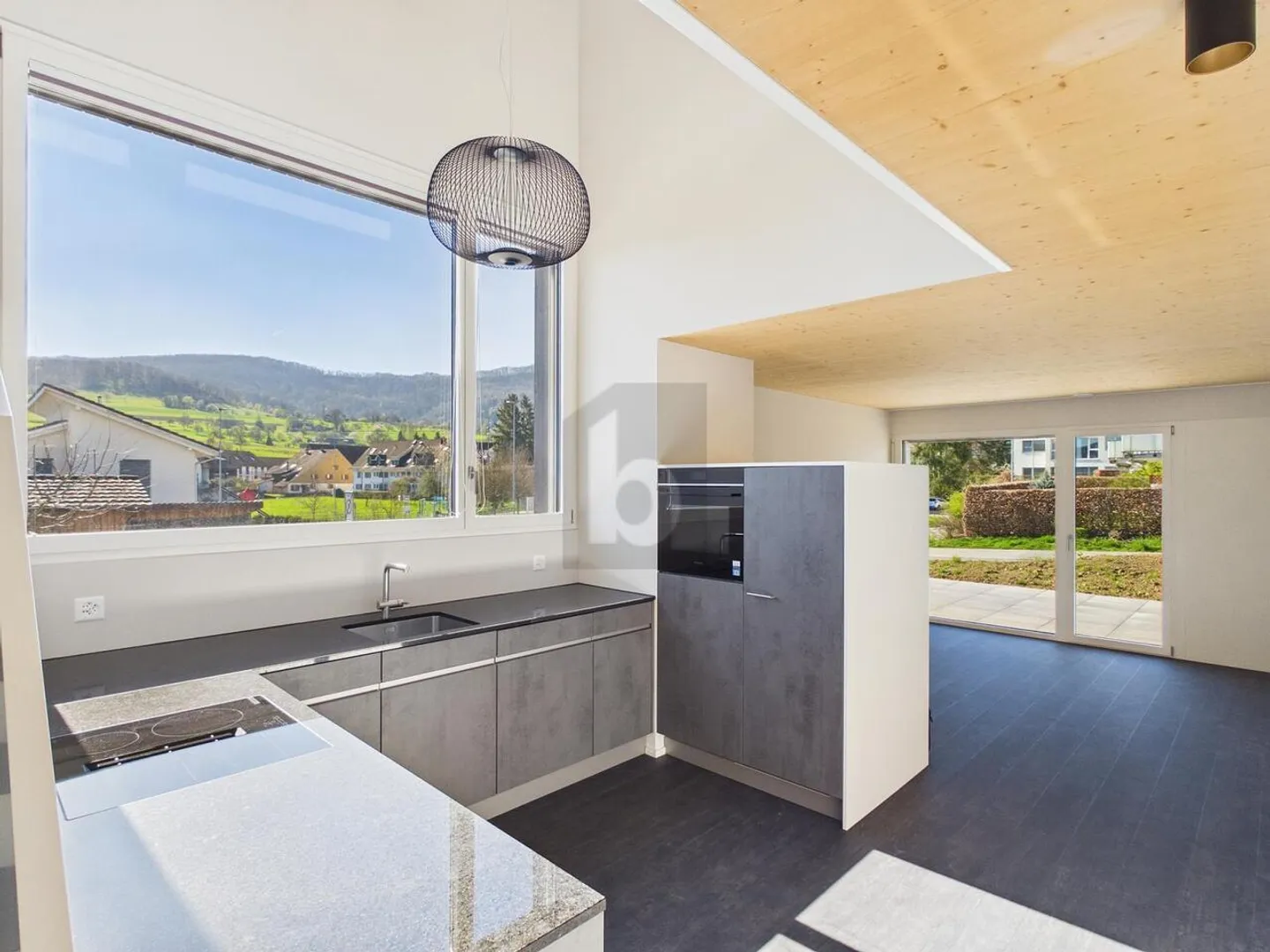 Charmantes Midi-Haus mit Garten - Foto 2 von 6