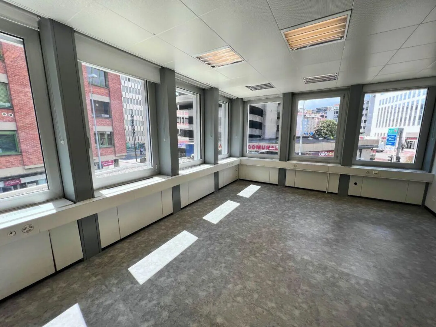 Office in the city center - Photo 2 of 6
