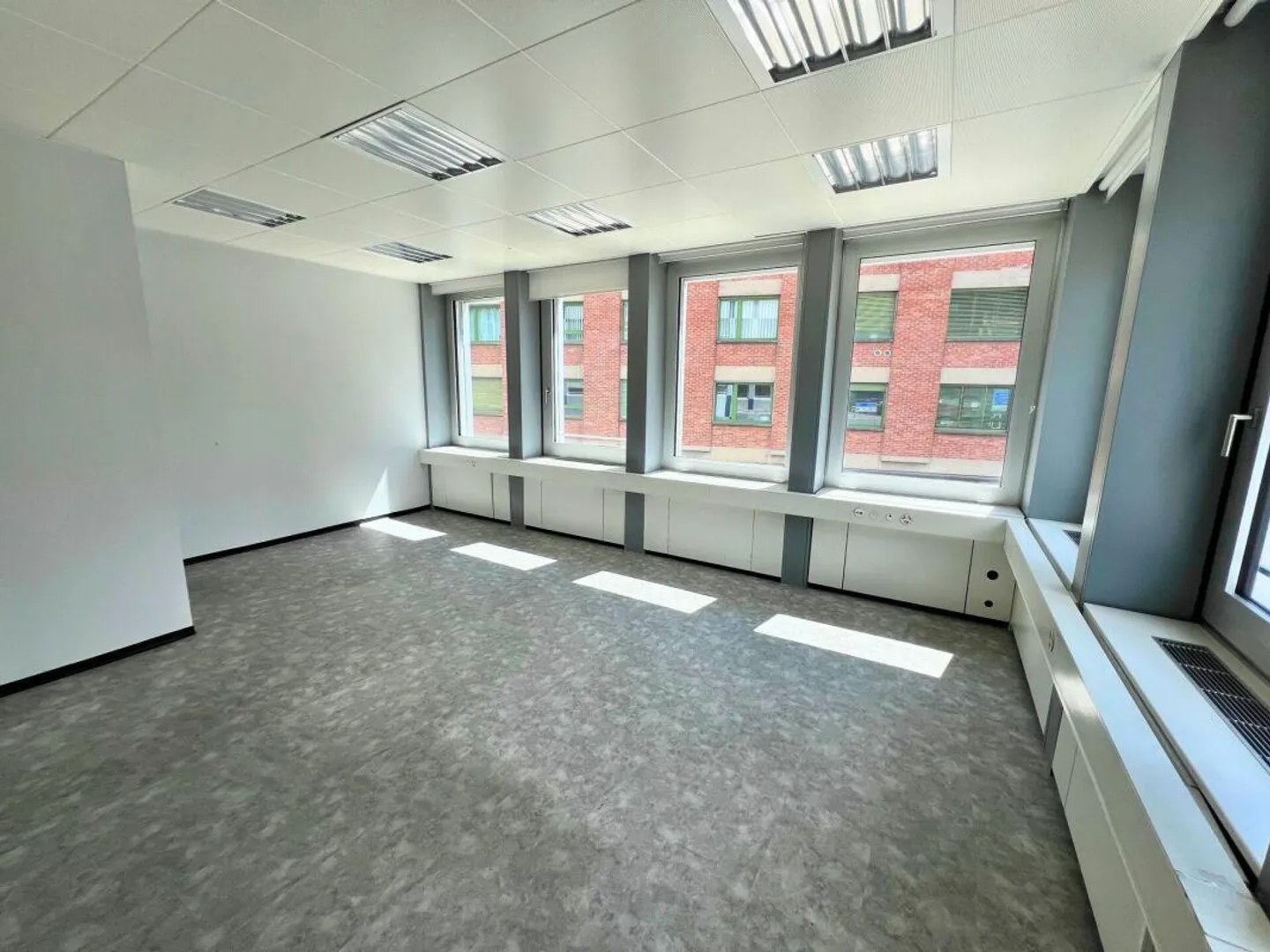 Office in the city center - Photo 3 of 6