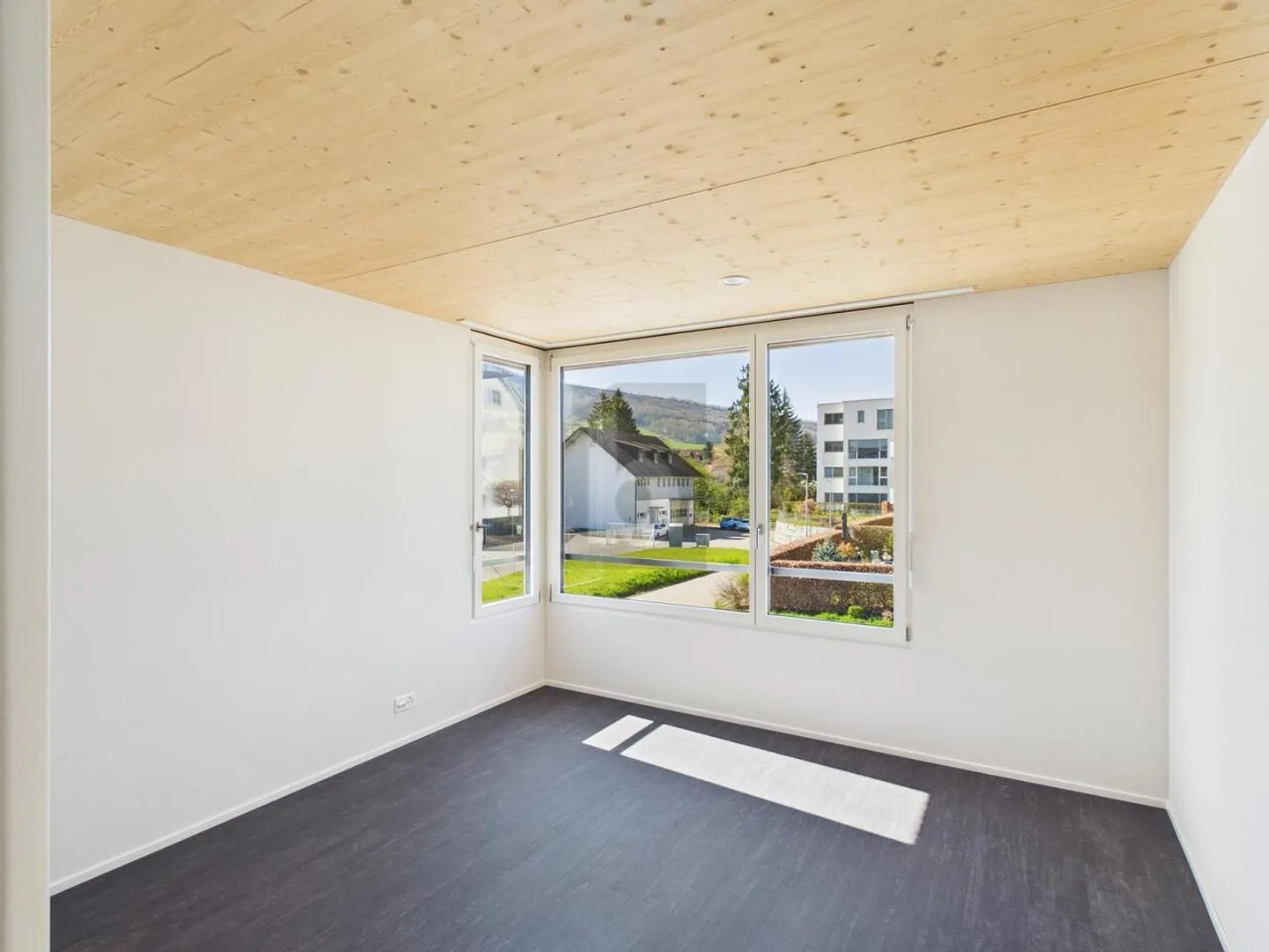 Charmantes Midi-Haus mit Garten - Foto 4 von 6