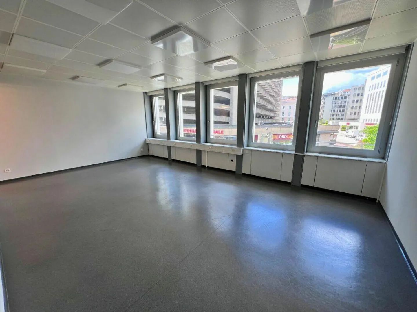 Office in the city center - Photo 4 of 6