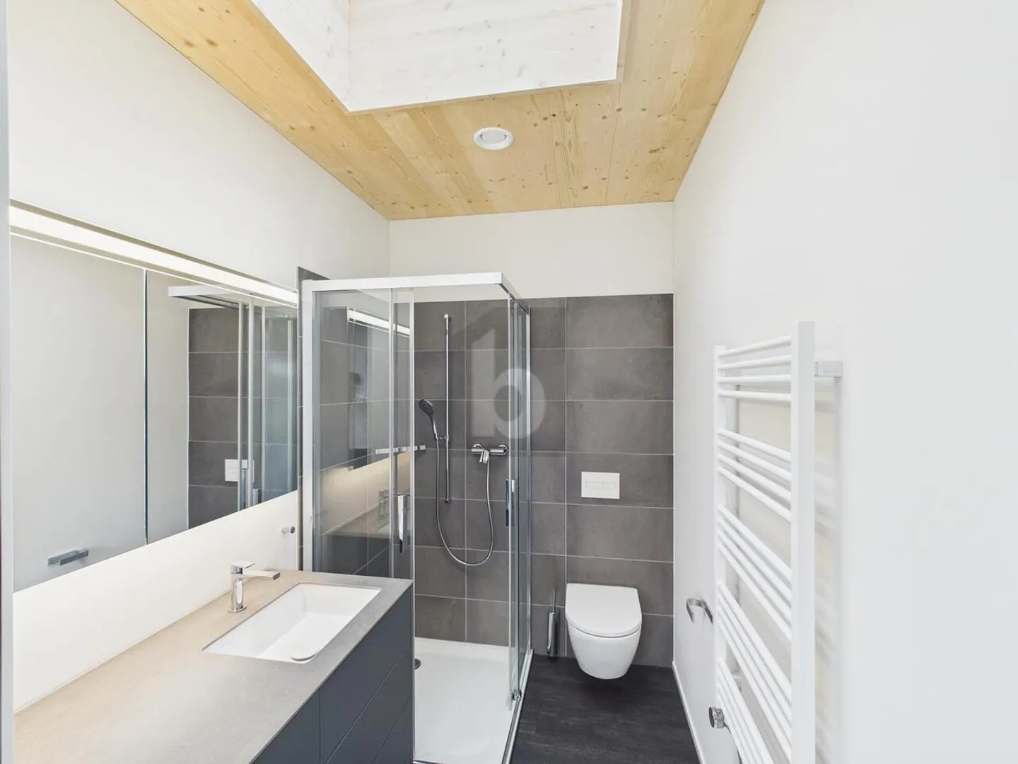 Charmantes Midi-Haus mit Garten - Foto 5 von 6