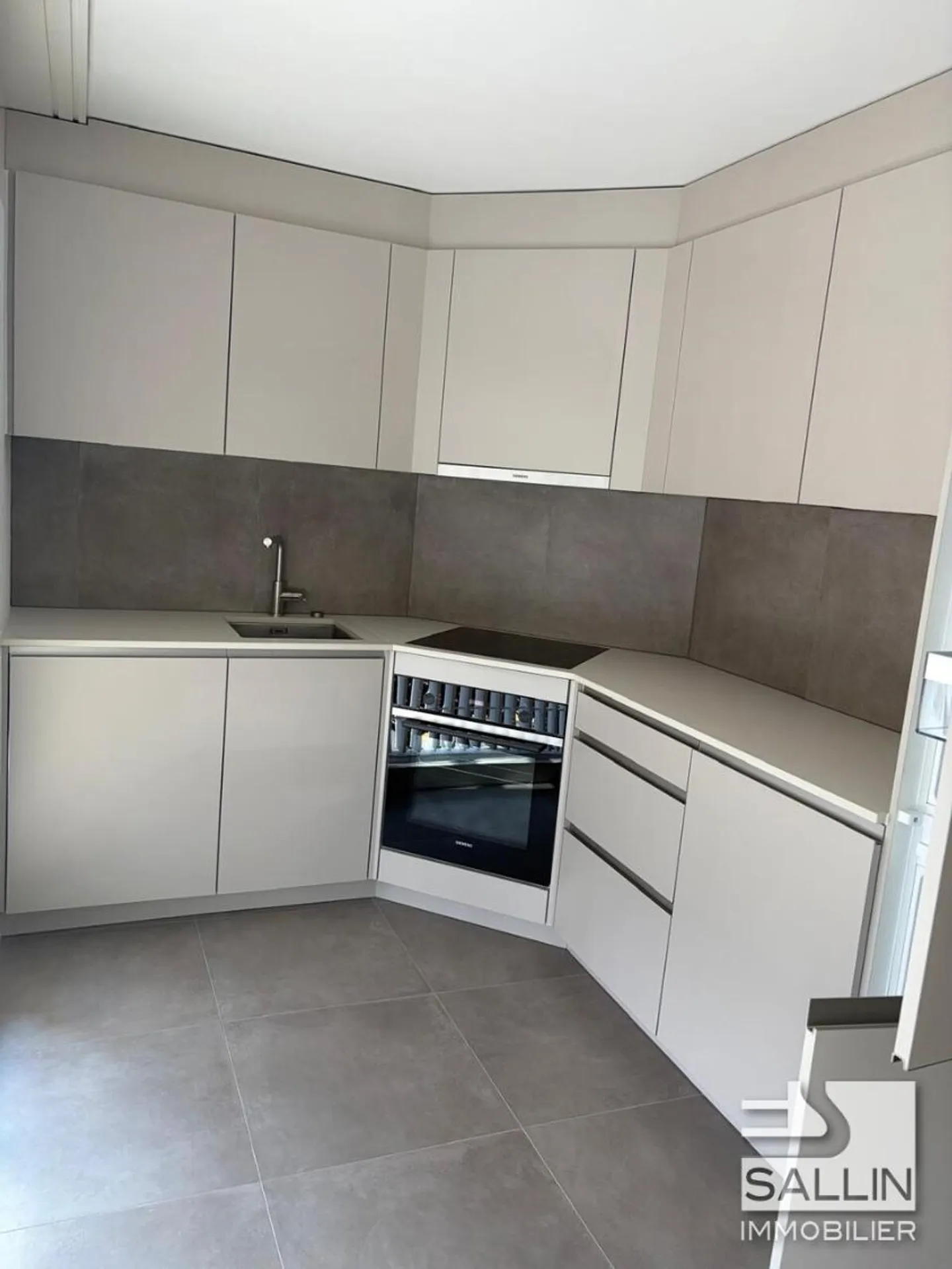 Renovated apartment with 2½ rooms and balcony - Photo 3 of 7