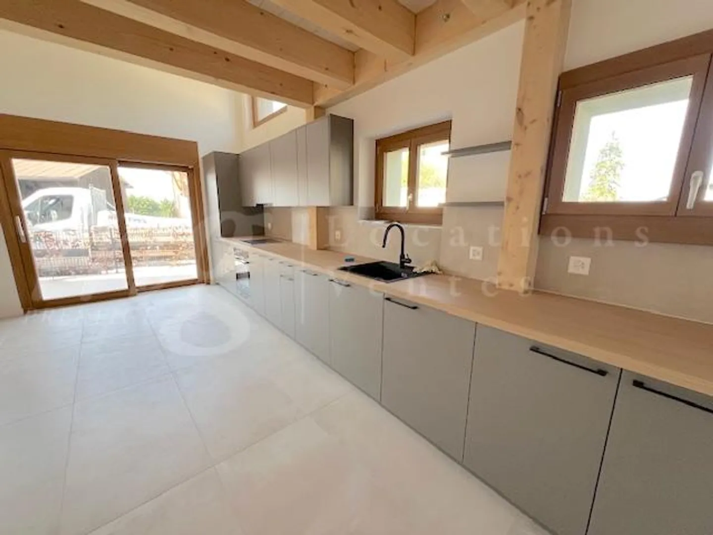 Appartement Duplex Moderne avec Terrasse - Photo 4 sur 8