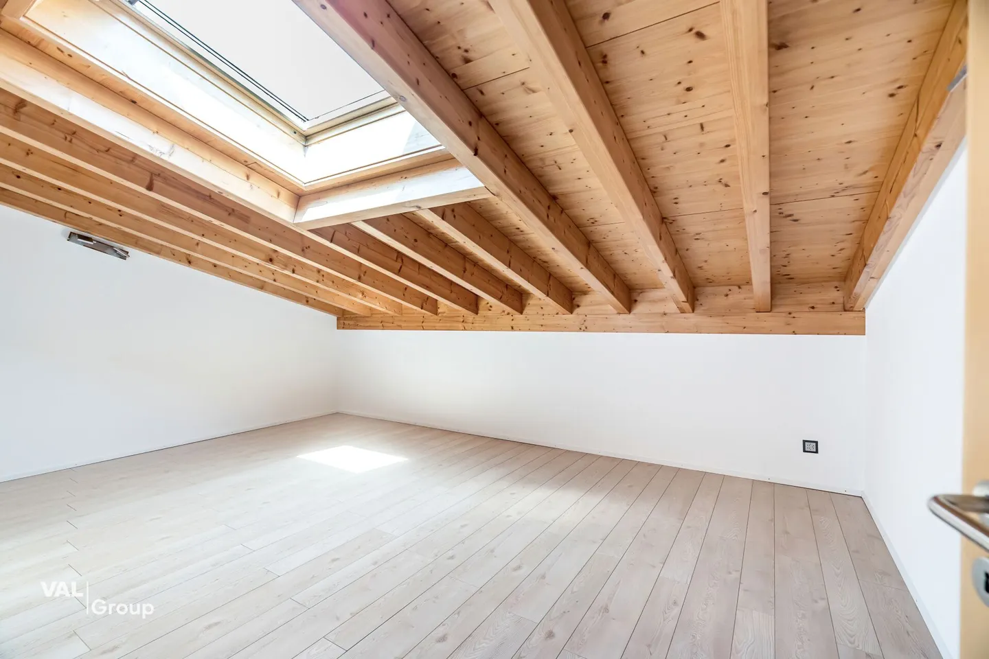 Exclusive Duplex Penthouse in the Center of Visp - Photo 14 of 17