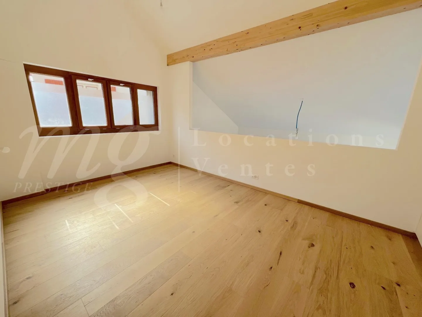 Appartement Duplex Moderne avec Terrasse - Photo 5 sur 8