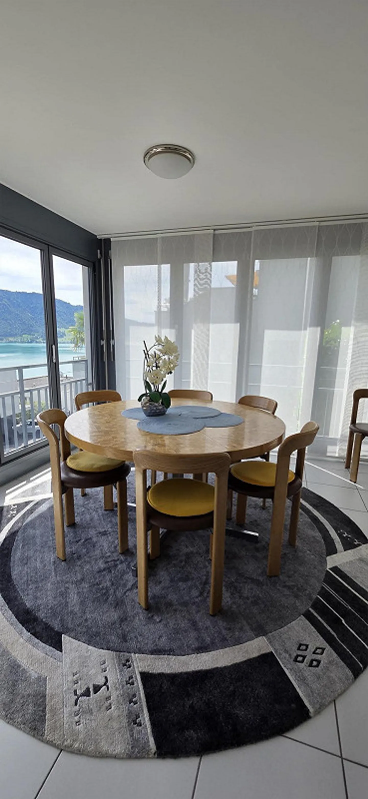 Charmante Wohnung mit Seesicht - Foto 3 von 8