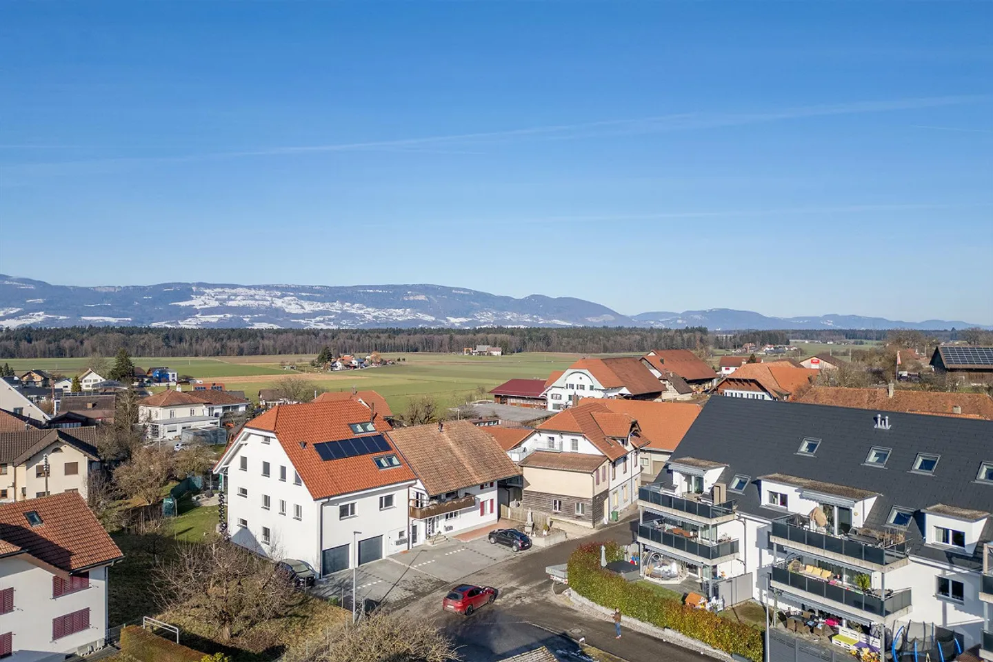 Condominium in a quiet and sunny location - Photo 1 of 16