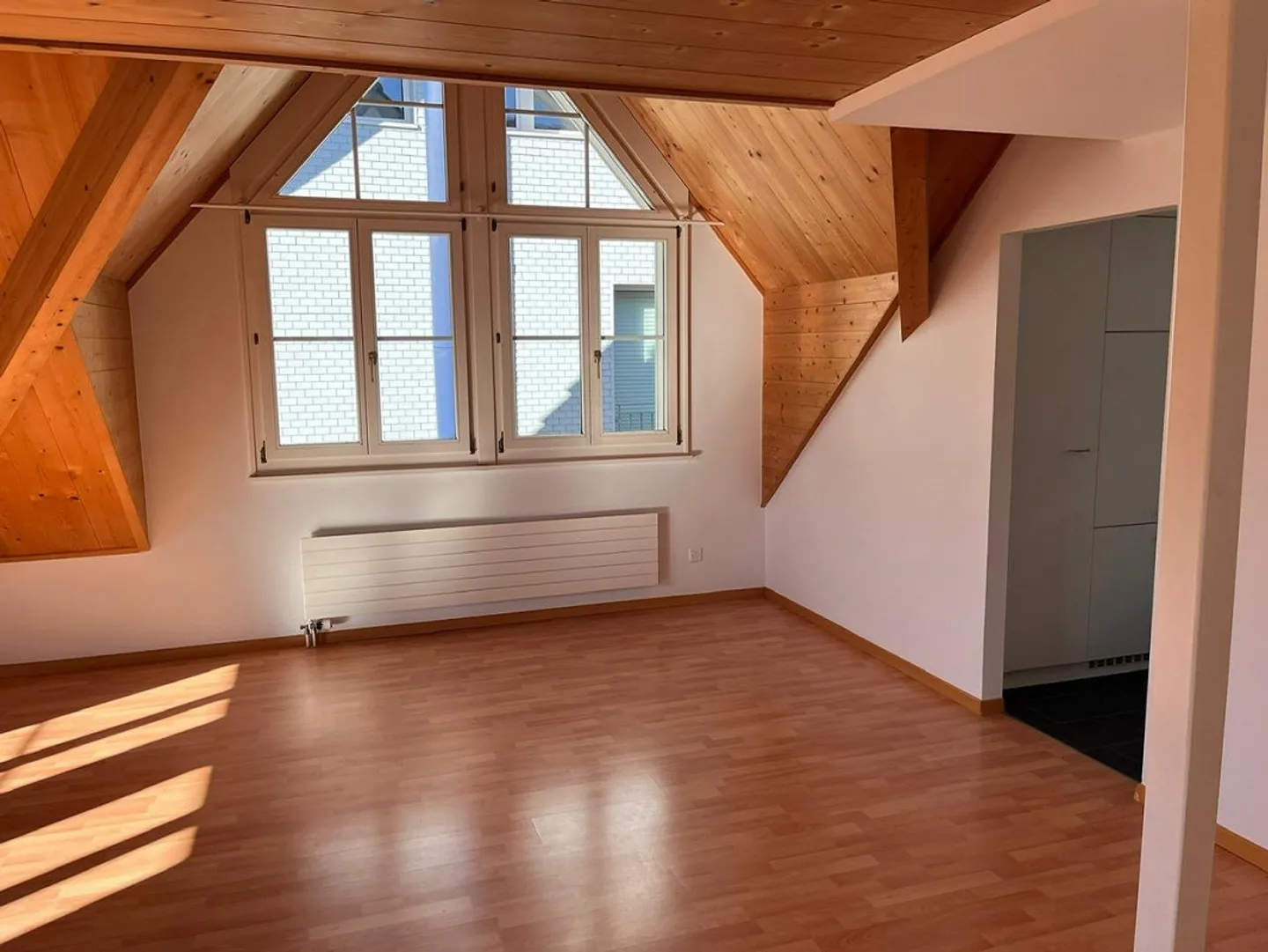 Bright 3.5-room attic apartment with charm and plenty of space - Photo 2 of 14