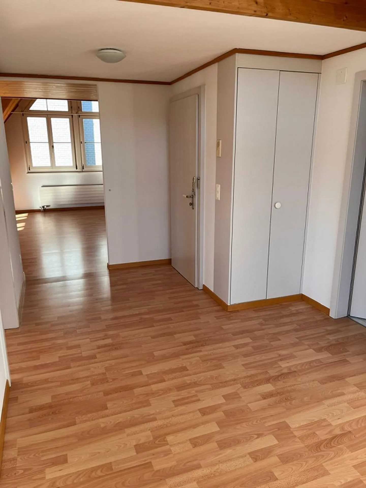 Bright 3.5-room attic apartment with charm and plenty of space - Photo 3 of 14