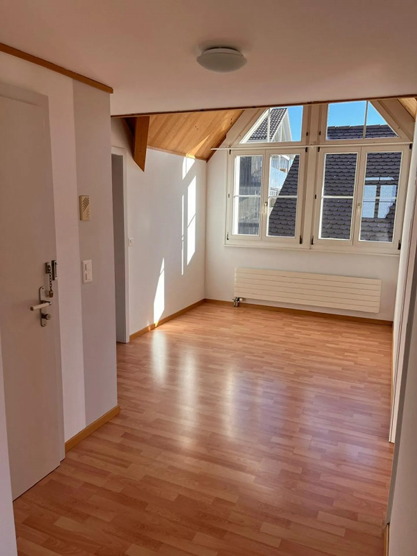 Bright 3.5-room attic apartment with charm and plenty of space - Photo 4 of 14