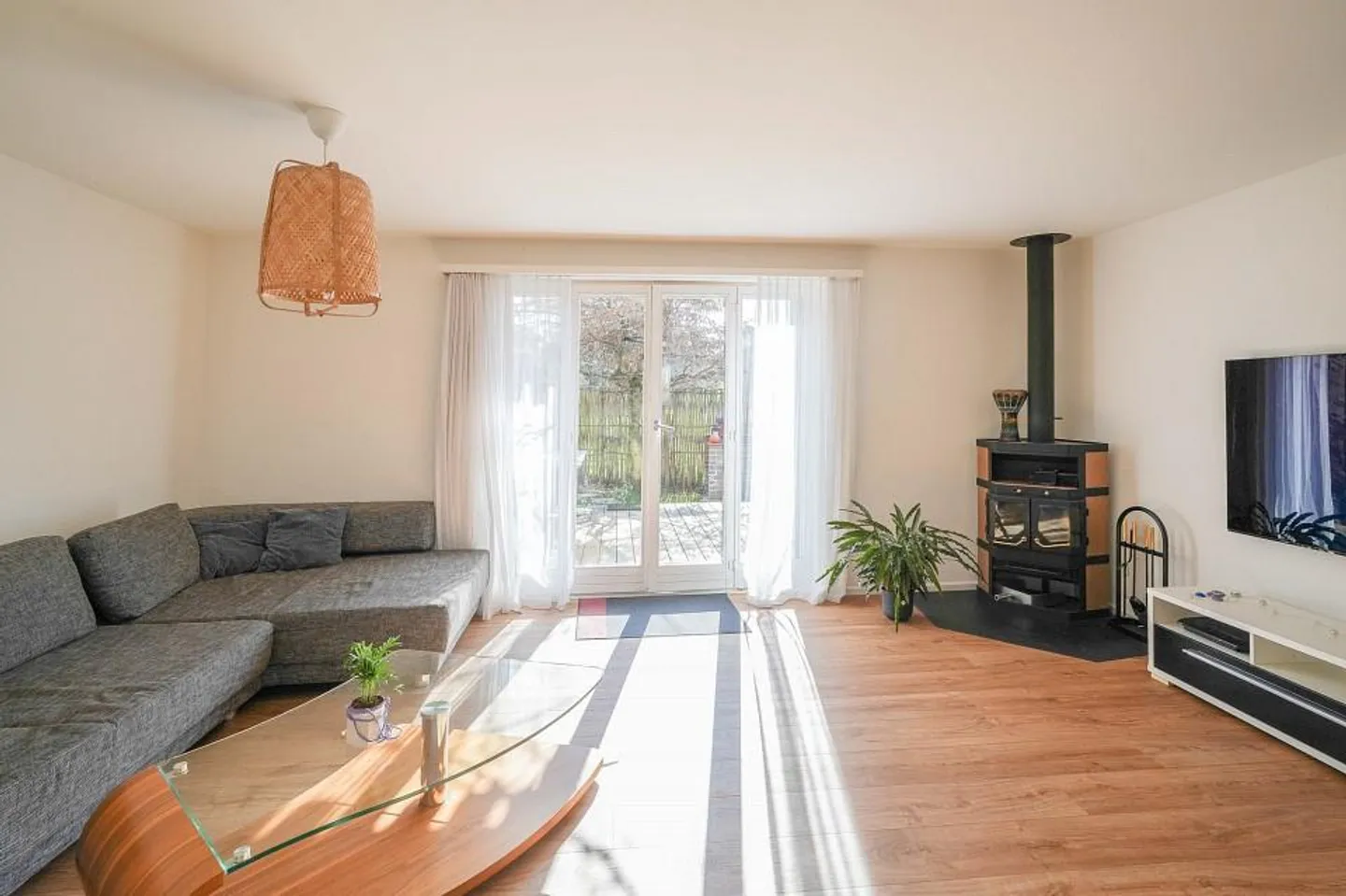 Nel centro - eppure così tranquillo: casa unifamiliare angolare di 5,5 stanze - Foto 2 di 13