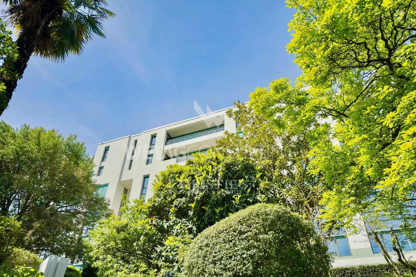 Zu verkaufen in Lugano: Modernes Penthouse mit separatem Büro- oder Gästebereich & herrlichem Blick auf den Luganersee & die Stadt - Foto 1 von 10
